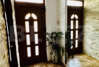 Casă cu 3 camere cu Teren 340 Mp în Semicentral - 1