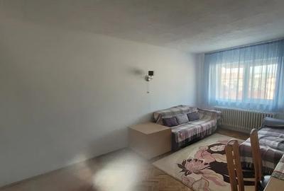 Apartament cu 3 camere decomandat, mobilat în Cetate