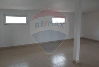Spațiu comercial, de 120 mp, în Central - 3