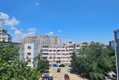 Apartament cu 3 camere decomandat în Balada