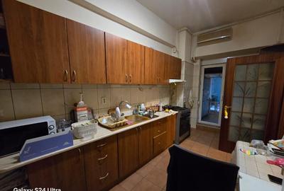 P-ta Victoriei,ap.3 cam,an 1997,dec,suprf.128mp,loc parcare subteran - 4