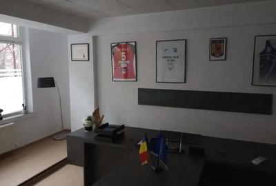 Spațiu comercial, de 300 mp, în Central - 8