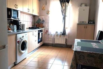 Apartament 2 camere, etaj intermediar, cartier Plopilor - 1