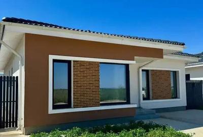 Casă cu 4 camere cu Teren 400 Mp în Ferme