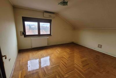 Casă cu 4 camere cu Teren 2001 Mp în Central - 3
