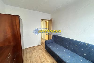 OKAZIE ! Apartament 4 camere modificat in 3 bucatarie mare balcon centrala termopane CETATE OKAZIE ! Apartament 4 camere modificat in 3 bucatarie mare balcon centrala termopane CETATE - 2