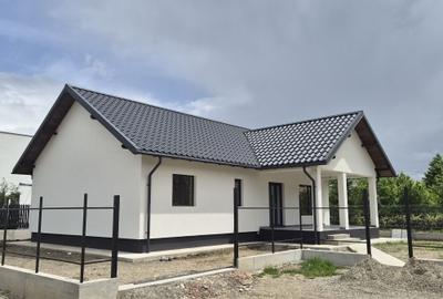 Casă cu 4 camere în Mărgineni - 8