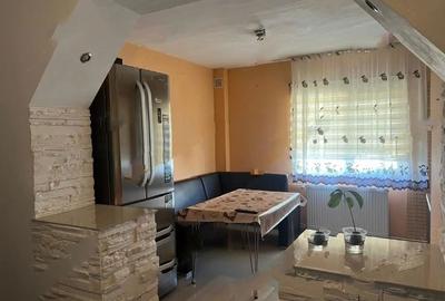 Apartament cu 2 camere decomandat, mobilat în Sebastian