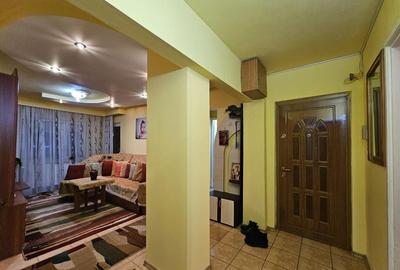 Apartament 4 camere , 2 bai,2 balcoane,etaj 2 - 2