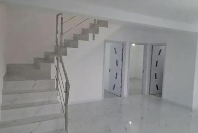 Casă cu Teren 2000 Mp în Central - 10