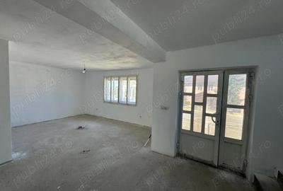 Casă cu Teren 1662 Mp în Remeți - 2