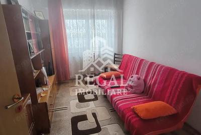 Apartament cu doua camere in zona Micro 7 - 1