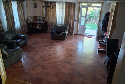 Vila de vinzare 200 m utili plus garaj cu etaj 120 m util teren 400 m compusa din 4 dormitoare 2 bai - 2