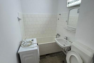 Garsonieră în Titan