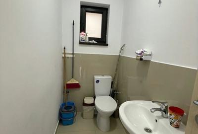 Spațiu comercial, de 50 mp, în Central - 3