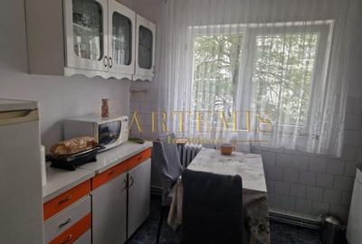 Apartament de 3 camere, decomandat, 64  mp., zona Decebal. - 1