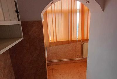 Apartament cu 2 camere decomandat în Plopilor - 3