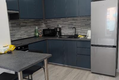 Apartament cu 2 camere semidecomandat, mobilat în Tractorul - 1