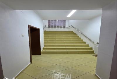 Spațiu comercial, de 278 mp, în Muncii - 4