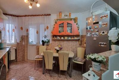 Apartament cu 3 camere în Micro 16 - 3