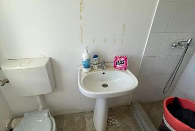 Spațiu comercial, de 220 mp, în Central - 4