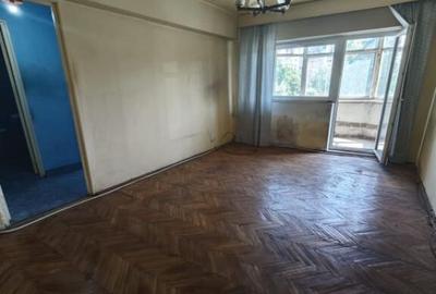 Apartament de vanzare, cu 3 camere spa?ios, etaj 1, zona P - 1