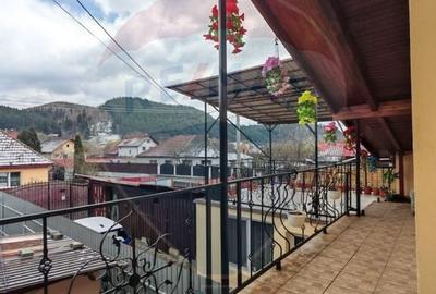 Casa / Vila oportunitate cu 5 camere priveliste frumoasa - 1