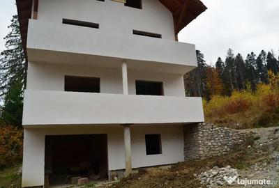 Casă cu 5 camere cu Teren 554 Mp în Piața - 8