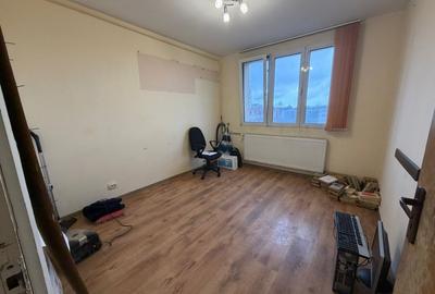 Apartament cu 4 camere decomandat în Berceni - 6