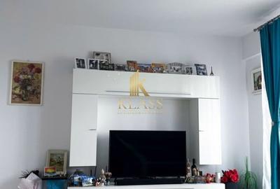 Apartament cu 3 camere decomandat în Periferie