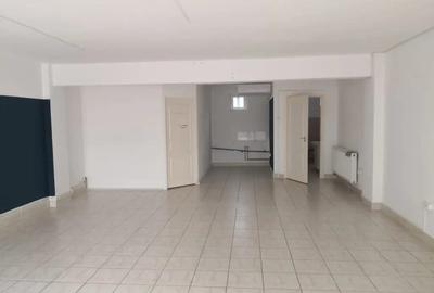 Spațiu comercial, de 70 mp, în Central - 3