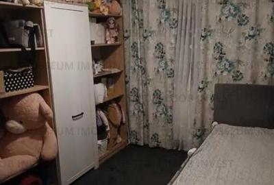 Apartament cu 4 camere decomandat în Noua