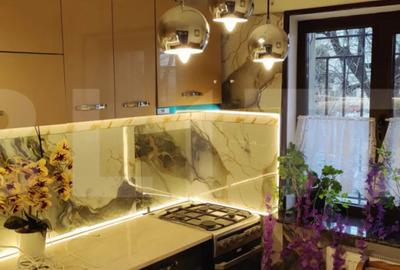 Apartament cu 3 camere semidecomandat în Micro 9