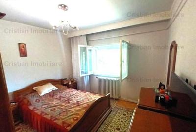 Bariera CONFORT 1 Decomandat 3 camere SPATIOS ZONA LINISTIT - 1