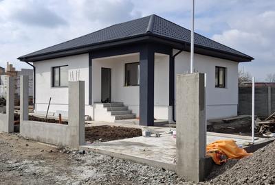 Casă individuală cu 3 camere cu Canalizare în Lumina - 1