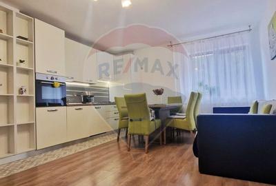 Apartament de vanzare 3 camere , zona Vivo - 1