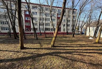 Apartament cu 3 camere semidecomandat în Brâncoveanu