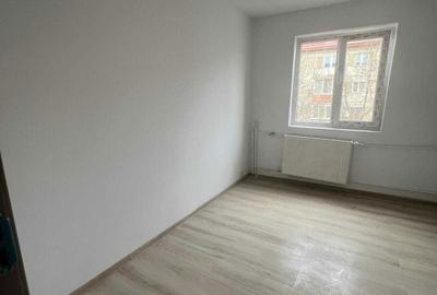 Apartament cu 4 camere semidecomandat în Dacia - 1
