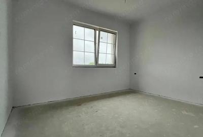 Casă cu 4 camere cu Teren 250 Mp în Giarmata