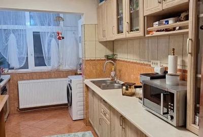 Apartament 3 camere - etaj -4/4- 71 mp  - 66500 euro - 2