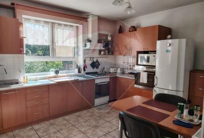 Casă / Vilă cu 8 camere de vânzare în zona Central - 19