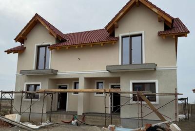 Casă cu 4 camere cu Teren 250 Mp în Central - 2