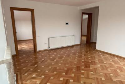 Casă individuală cu 9 camere cu Canalizare în Drumul Taberei - 1