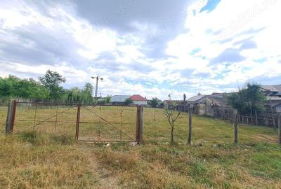 Teren de 1500 mp, în Poiana Lacului