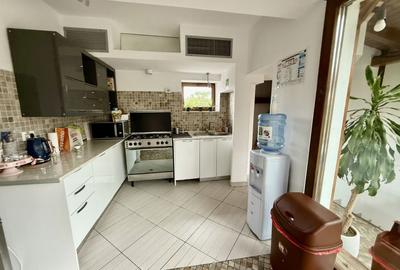 Casă individuală cu 13 camere cu Canalizare în Moșilor - 11