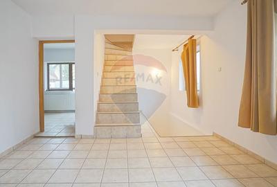 Casă cu 6 camere cu Teren 608 Mp în Central - 8