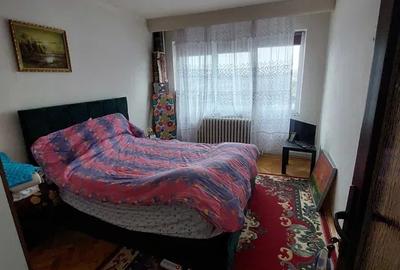 Apartament cu 2 camere semidecomandat, mobilat în Podu Roș