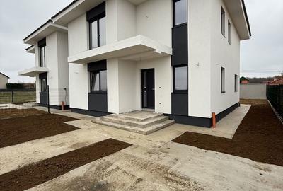 Casă cu 4 camere în Sânmartin - 8