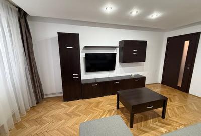 Apartament cu 3 camere semidecomandat, mobilat în Florilor - 1