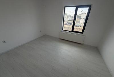 Duplex cu 4 camere cu Canalizare în Central - 9